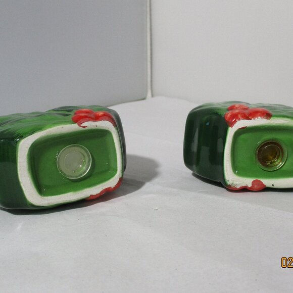 Holly Berry Leaf Christmas Holiday S & P Salt and Pepper Shakers - Picture 5 of 13